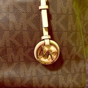*Sale* Michael Kors Tote